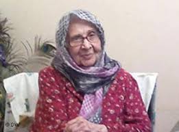 عیادت میرحسین موسوی و رهنورد از مادر زهرا رهنورد